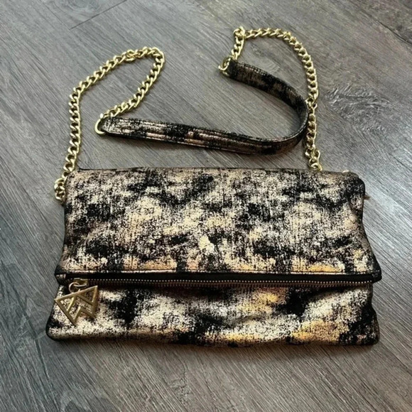 Kelly Wynne Black & Gold Fold-Over Bag - Picture 1 of 15
